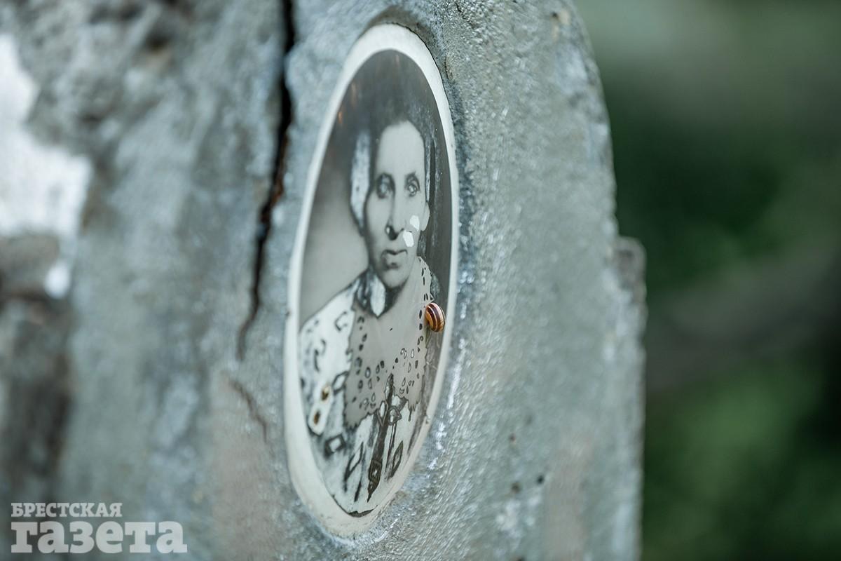 Одно из надгробий на Тришинском кладбище в Бресте. Фото: "Брестская газета"
