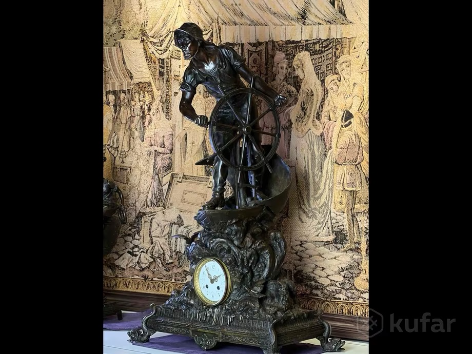 Антикварные часы. 4 500 рублей