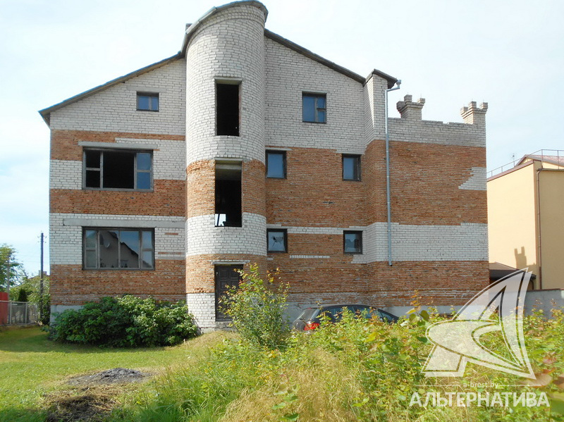 Коробка дома с башнями за $92 000.