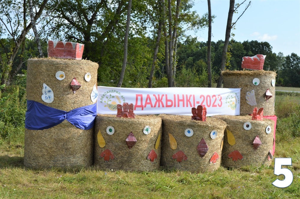 Соломенная композиция в районном смотре-конкурсе среди сельхозпредприятий на лучшую малую архитектурную форму из соломы в Каменце. Фото: www.kamenec.by.