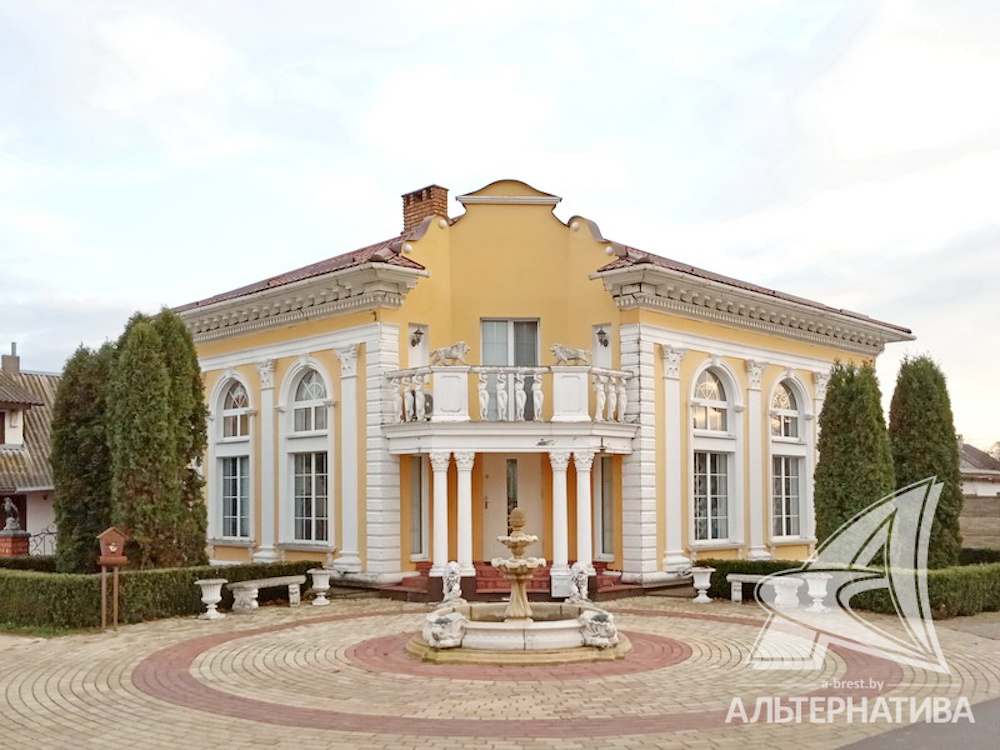 Дом в Кобрине построен по образцу загородных вилл, выполненных в стиле эклектики и историзма конца XIX века за $121 000.