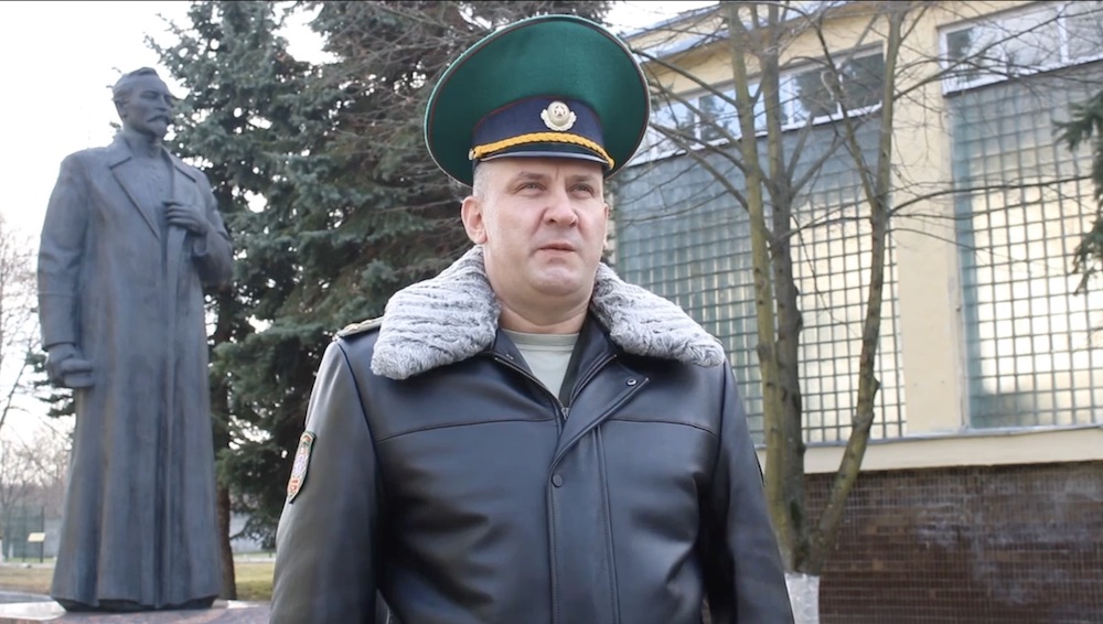 Новогоднее поздравление от лица стражей границ Брестской Краснознаменной имени Феликса Эдмундовича Дзержинского пограничной группы. Скриншот с telegram-канала «Любимый Брест».