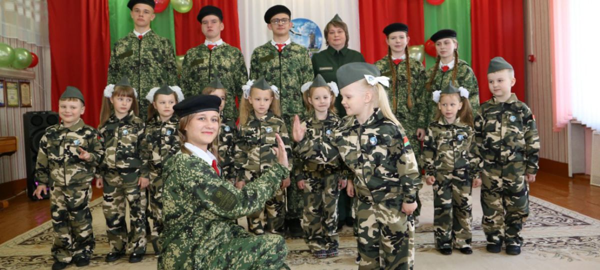 дети в военной форме
