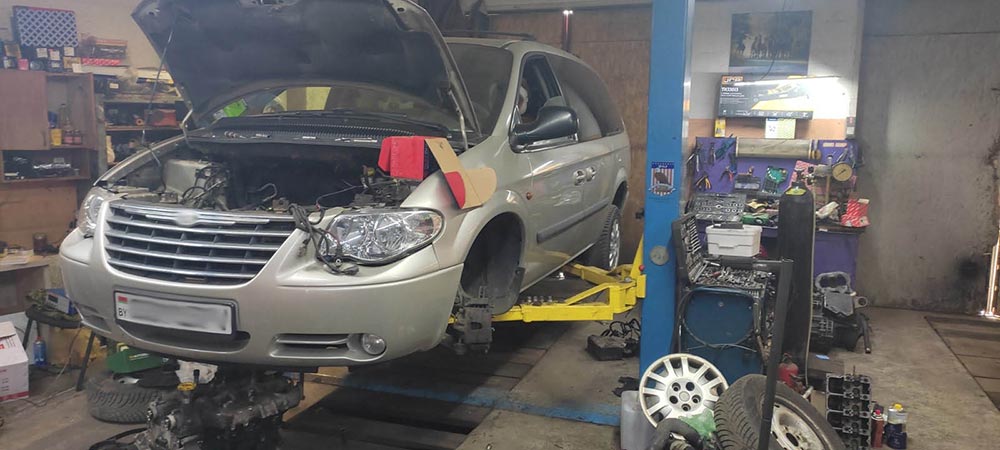 Гараж с оборудованным нелегальным автосервисом в Бресте.