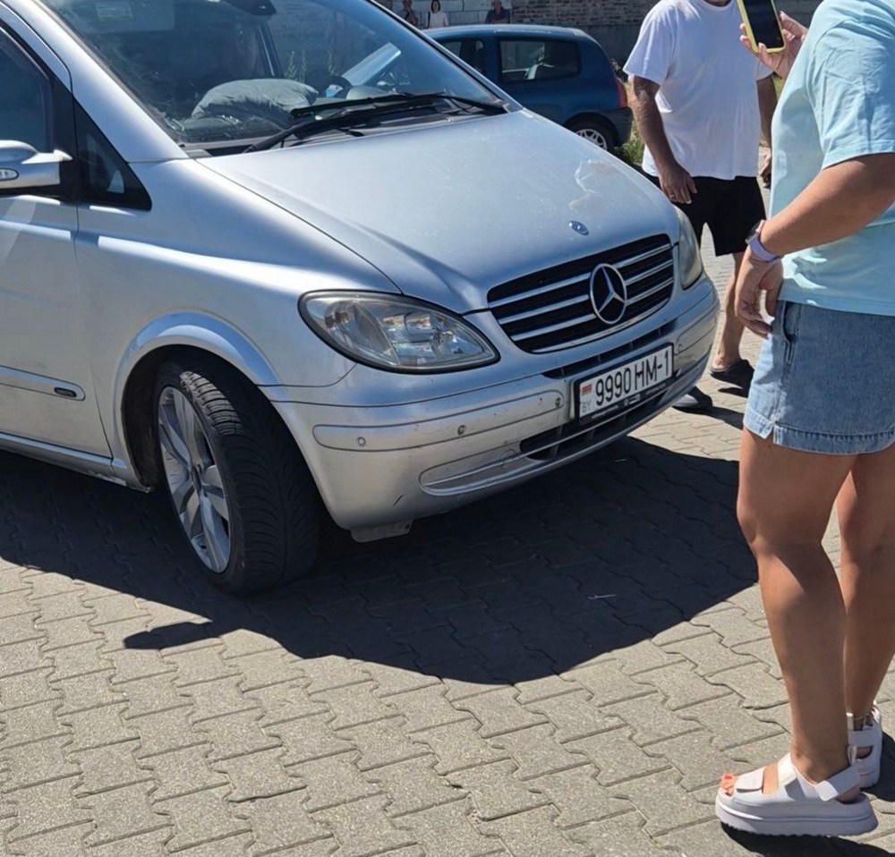 Место, где автомобили пытаются влезть в очередь перед пунктом пропуска «Тересполь». Фото из приграничного чата