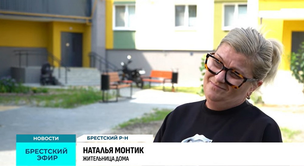 Наталья Монтик, жительца дома в деревне Тельмы-1. Скриншот видео