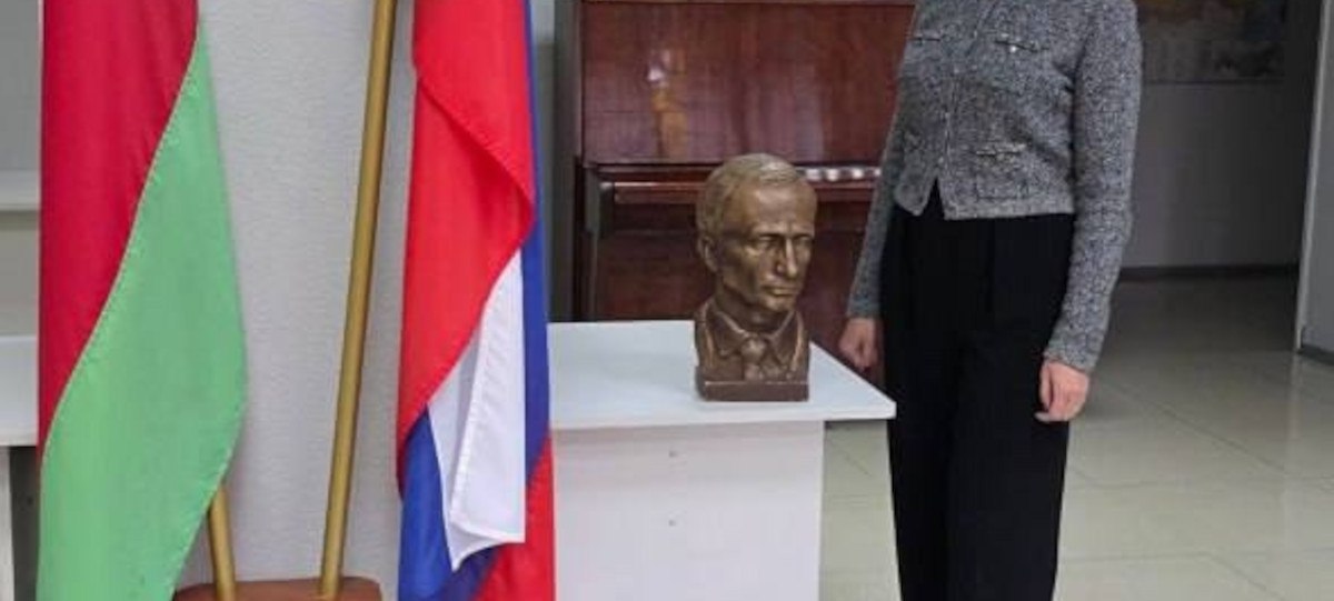 В Гомеле появился бюст Путина