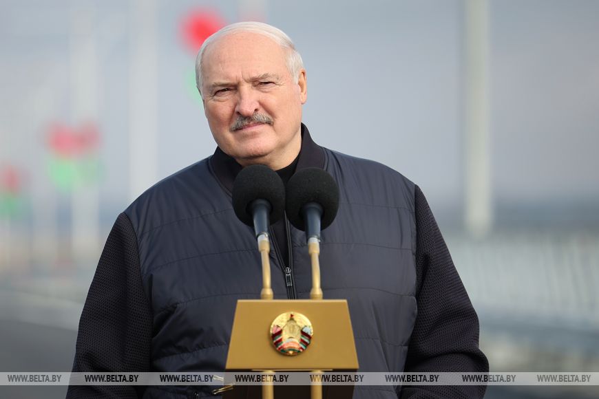 Александр Лукашенко на открытии моста в Мозыре.