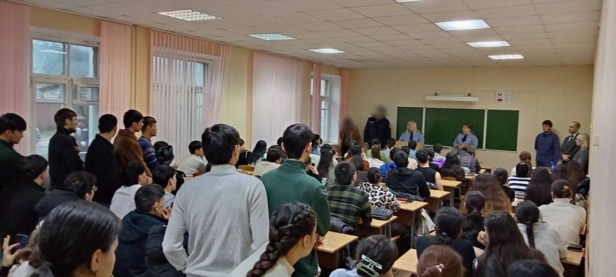 студенты с милицией