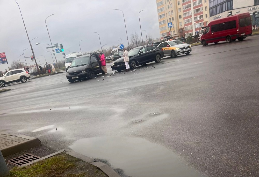 Место ДТП в Бресте 2 декабря 2025 года. Фото из TikTok