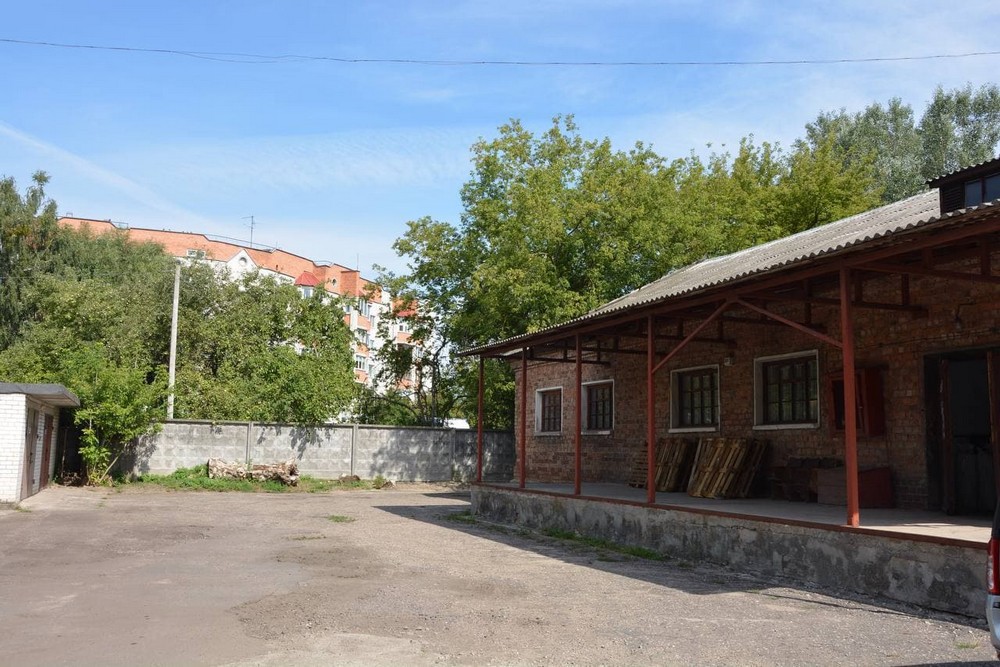 Старое складское помещение на улице Менжинского в Бресте