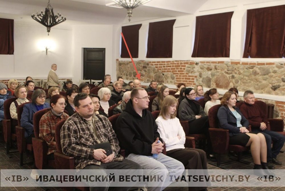 Участники диалоговой площадки в Коссово. Красной линией выделен беларус, который написал пост