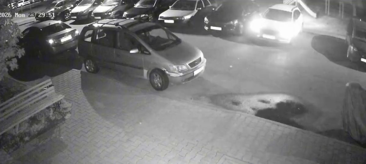 Машины во дворе в Бресте